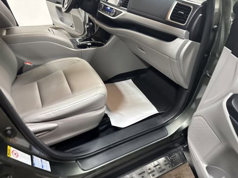 Used 2015 Toyota Highlander XLE AWD/4WD image 37