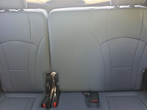 Used 2023 Buick Enclave Essence FWD image 13