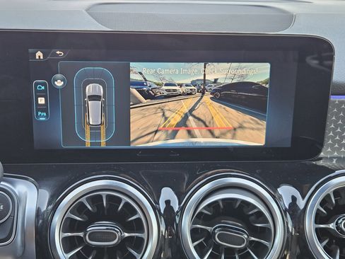 Certified 2025 Mercedes-Benz GLB 250 image 18