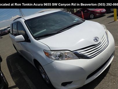 Used 2017 Toyota Sienna LE