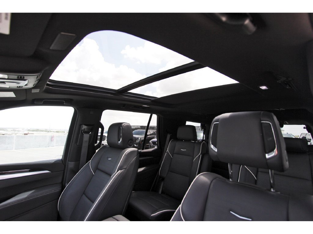 Used 2026 Cadillac Escalade Luxury AWD/4WD image 29