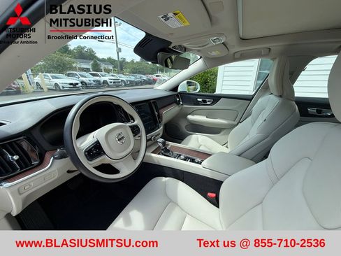 Used 2019 Volvo S60 T5 Momentum w/ Multimedia Package FWD image 19