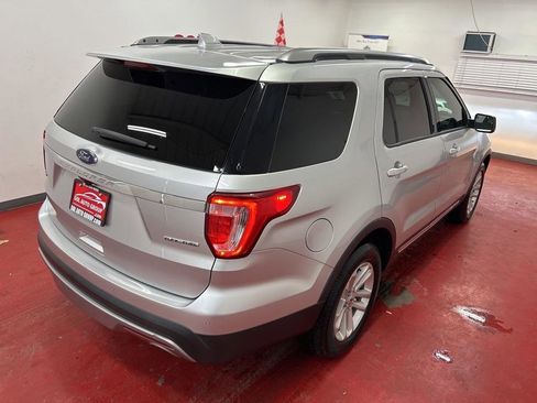 Used 2016 Ford Explorer XLT w/ Equipment Group 201A FWD image 12
