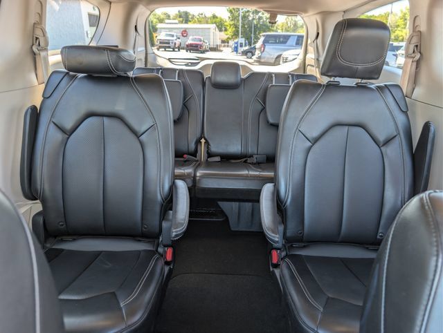Used 2024 Chrysler Pacifica Touring-L FWD image 16