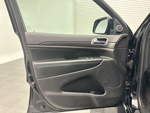 Used 2018 Jeep Grand Cherokee Altitude image 21