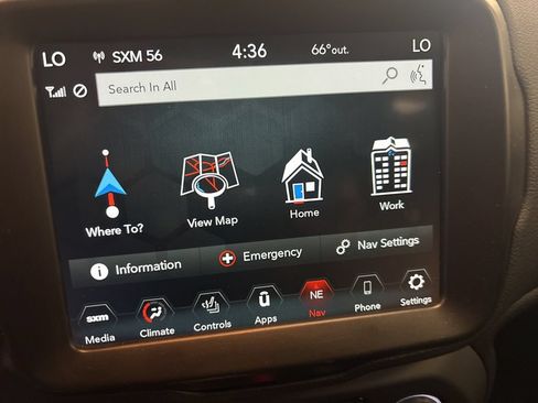 Used 2022 Jeep Renegade Latitude w/ Convenience Group AWD/4WD image 9
