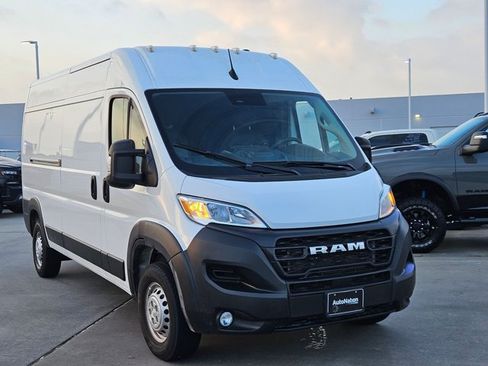Used 2026 RAM ProMaster 2500 w/ Convenience Group FWD image 3