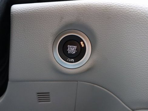 Used 2022 Chrysler Pacifica Limited image 17