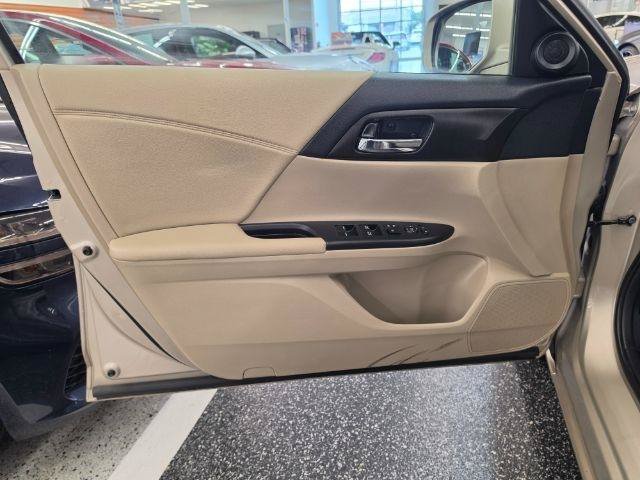 Used 2014 Honda Accord EX image 32