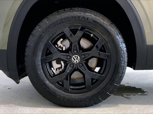 Used 2024 Volkswagen Atlas Peak Edition SE image 8