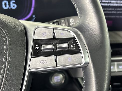 Used 2024 Kia Telluride EX w/ EX Captain's Chair Package image 16