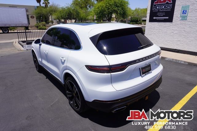Used 2023 Porsche Cayenne AWD/4WD image 16