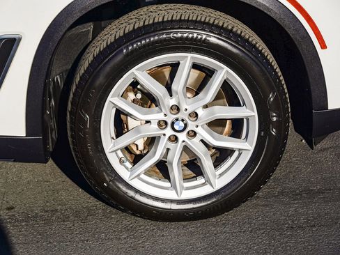 Used 2020 BMW X5 xDrive40i w/ Premium Package image 11