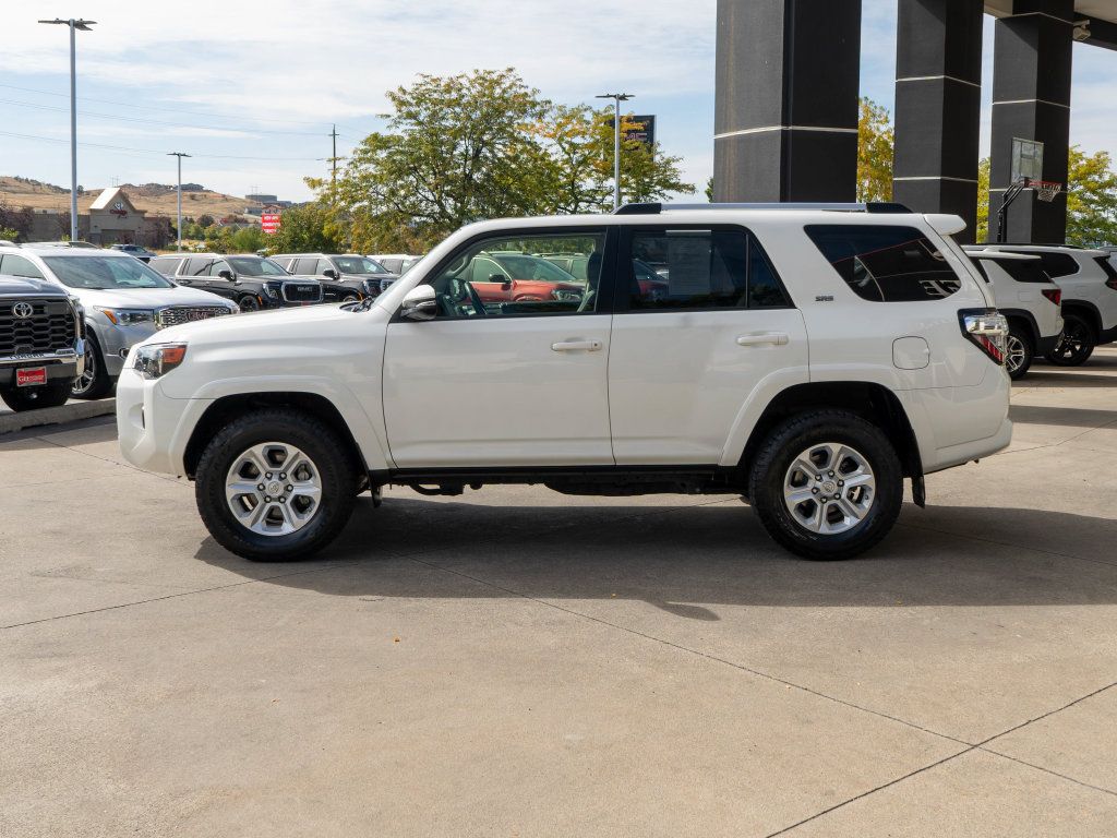 Used 2020 Toyota 4Runner SR5 Premium w/ Moonroof Package AWD/4WD image 4