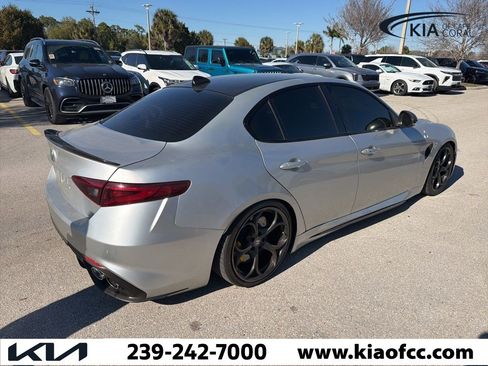 Used 2017 Alfa Romeo Giulia Quadrifoglio image 8