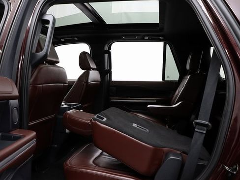 Used 2024 Ford Expedition Limited image 13