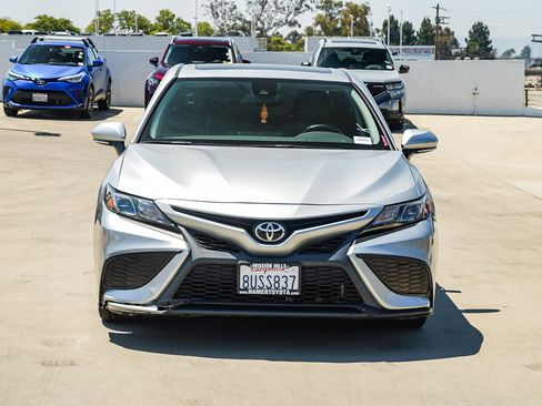 Used 2021 Toyota Camry SE w/ Convenience Package FWD image 2