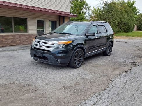 Used 2014 Ford Explorer XLT w/ Equipment Group 202A FWD image 4