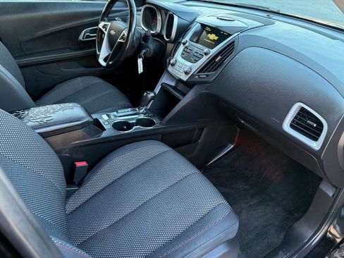 Used 2017 Chevrolet Equinox LT FWD image 23