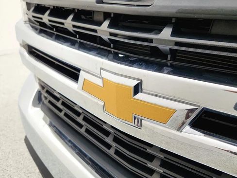 Used 2021 Chevrolet Silverado 1500 LT AWD/4WD image 35