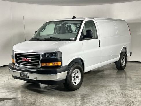 Used 2025 GMC Savana 2500 w/ Driver Convenience Package RWD image 4