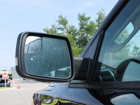 Used 2019 RAM 1500 Laramie AWD/4WD image 8