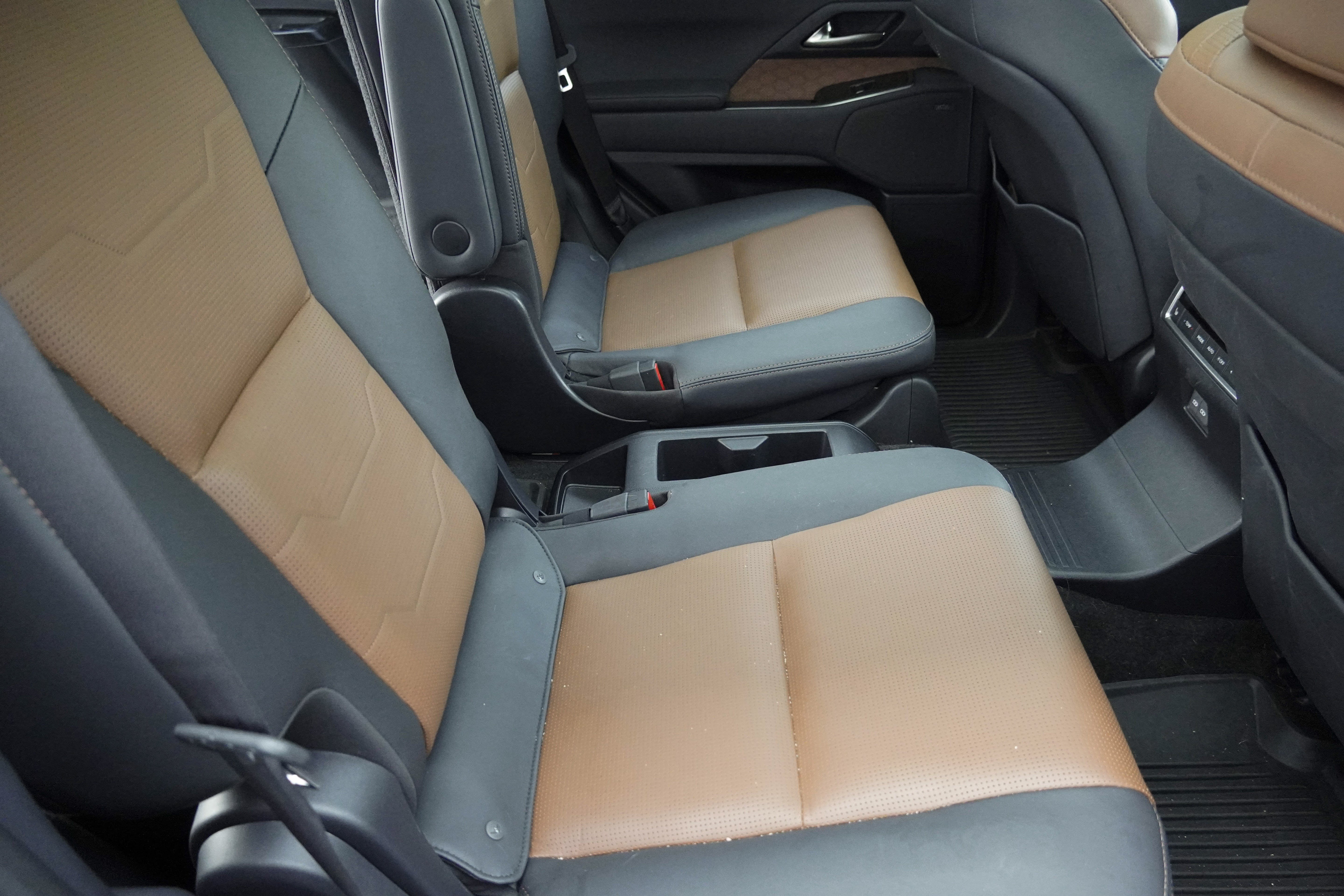 Used 2024 Lexus GX 550 w/ Accessory Package (Z1) AWD/4WD image 36