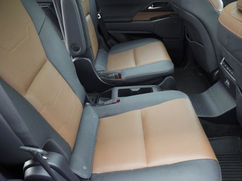Used 2024 Lexus GX 550 w/ Accessory Package (Z1) AWD/4WD image 36