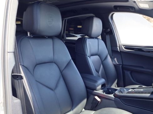 Certified 2026 Porsche Macan AWD/4WD image 24
