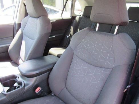 Used 2021 Toyota RAV4 XLE FWD image 16