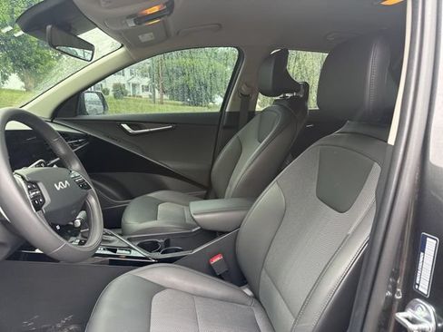 Used 2025 Kia Niro EX FWD image 6