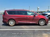 Used 2020 Chrysler Pacifica Touring-L image 2