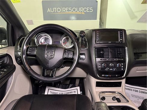 Used 2017 Dodge Grand Caravan SXT image 15