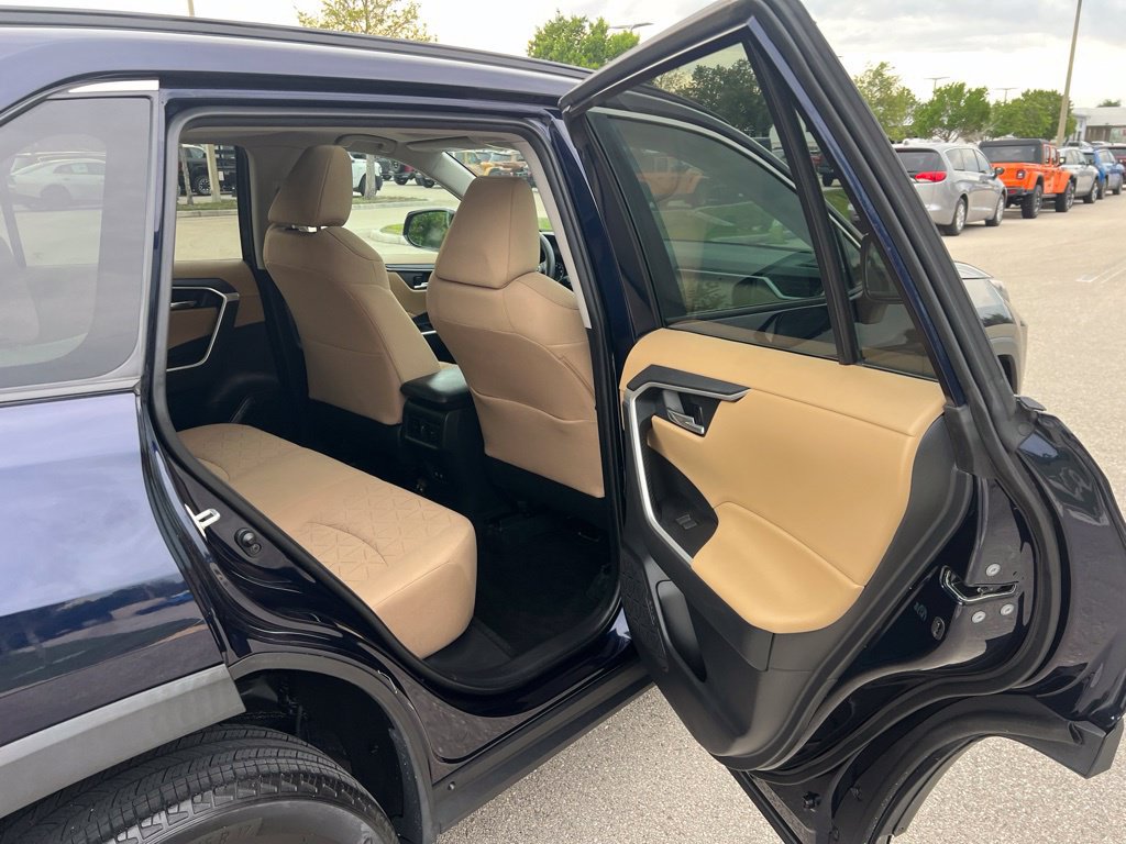 Used 2021 Toyota RAV4 XLE w/ Convenience Package FWD image 17