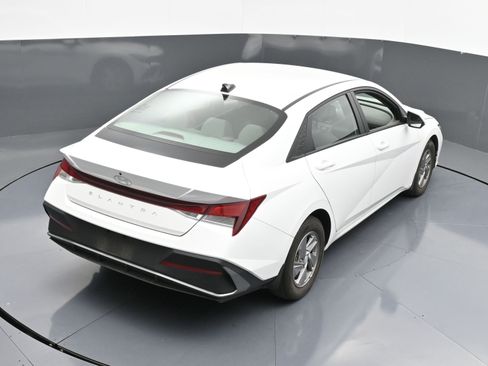 Used 2024 Hyundai Elantra SE image 34
