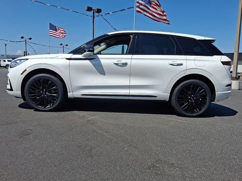 Certified 2025 Lincoln Corsair Reserve w/ Jet Appearance Package AWD/4WD image 8