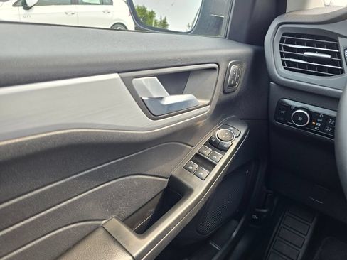 Used 2025 Ford Escape Platinum AWD/4WD image 26