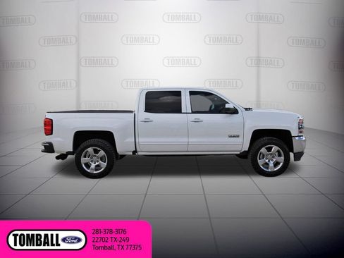 Used 2018 Chevrolet Silverado 1500 LT w/ Texas Edition RWD image 8