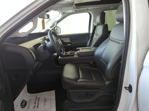 Used 2025 Ford Expedition Active AWD/4WD image 6