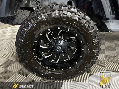 Used 2020 Jeep Gladiator Overland w/ LED Lighting Group AWD/4WD image 27