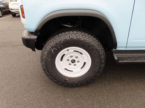 New 2025 Ford Bronco Heritage Edition image 8