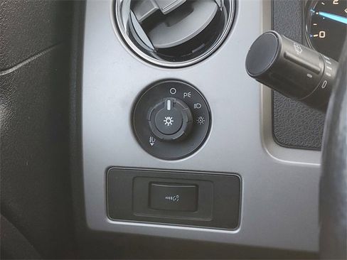 Used 2011 Ford F150 Lariat Limited image 18