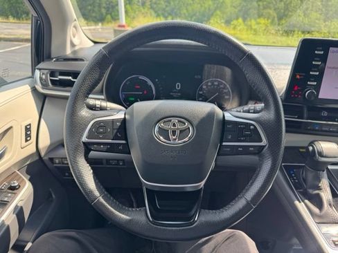 Used 2021 Toyota Sienna Limited AWD/4WD image 28