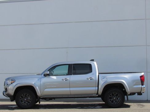 Certified 2022 Toyota Tacoma SR5 RWD image 4