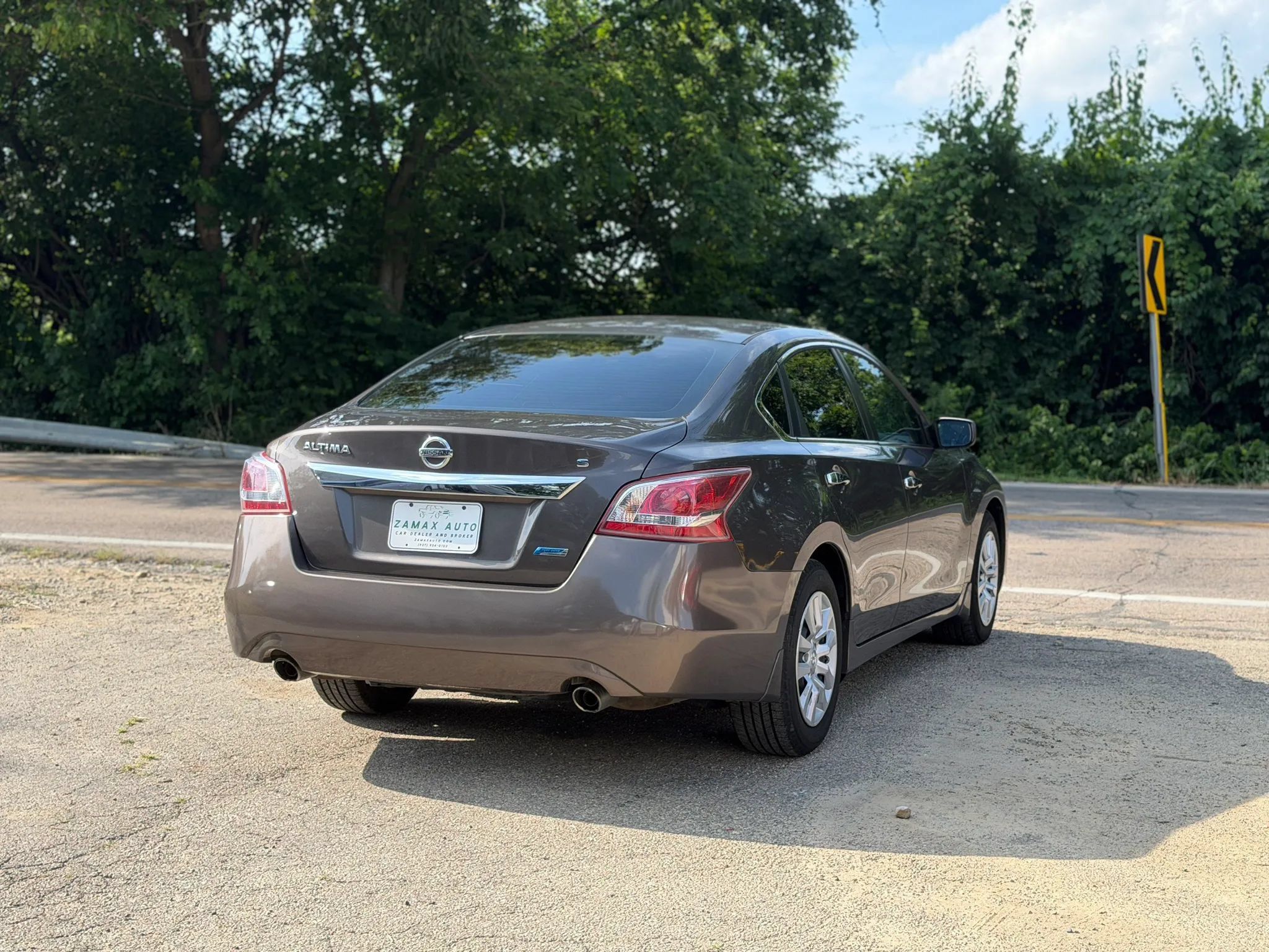 Used 2013 Nissan Altima 2.5 S FWD image 10