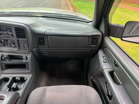 Used 2005 Chevrolet Silverado 2500 LS image 21