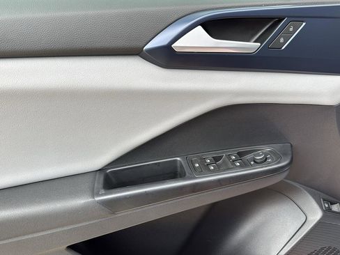 Used 2022 Volkswagen Taos SE image 12