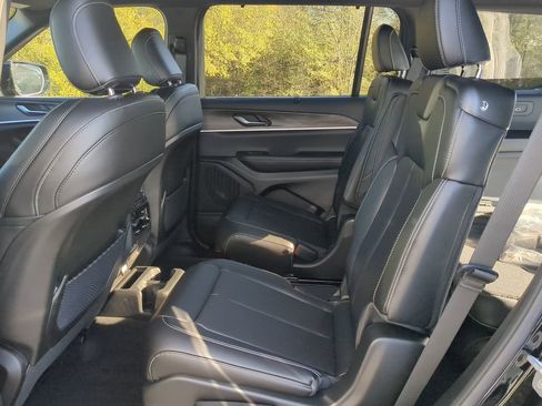 New 2025 Jeep Grand Cherokee L Limited w/ Luxury Tech Group II image 12