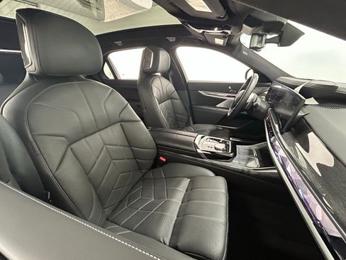 Used 2023 BMW 760i xDrive w/ Executive Package image 43