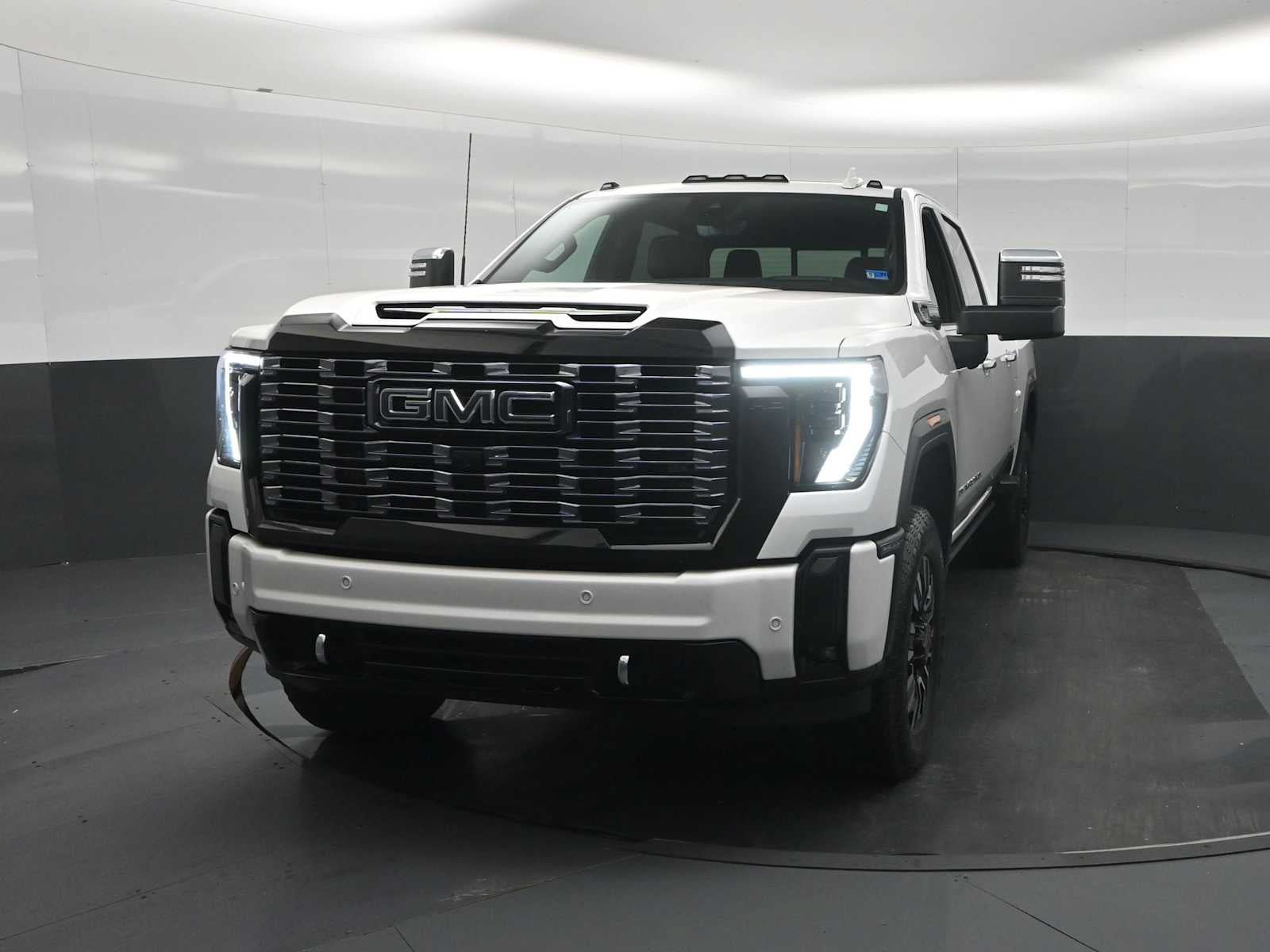 Used 2025 GMC Sierra 2500 Denali Ultimate w/ Max Trailering Package AWD/4WD image 5